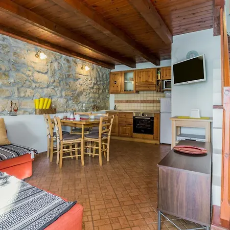 Pensjonat Stone House Nera With Pool Dračevac