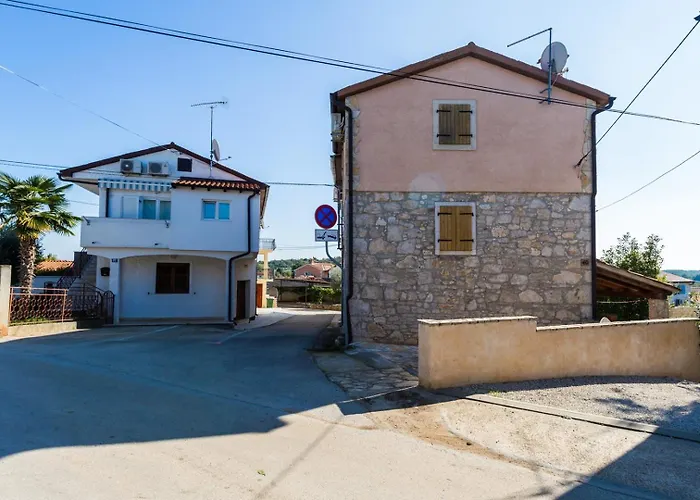 Stone House Nera With Pool 4*