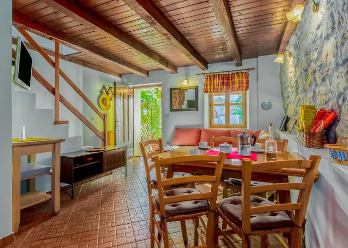 Stone House Nera With Pool Gostinjska kuća